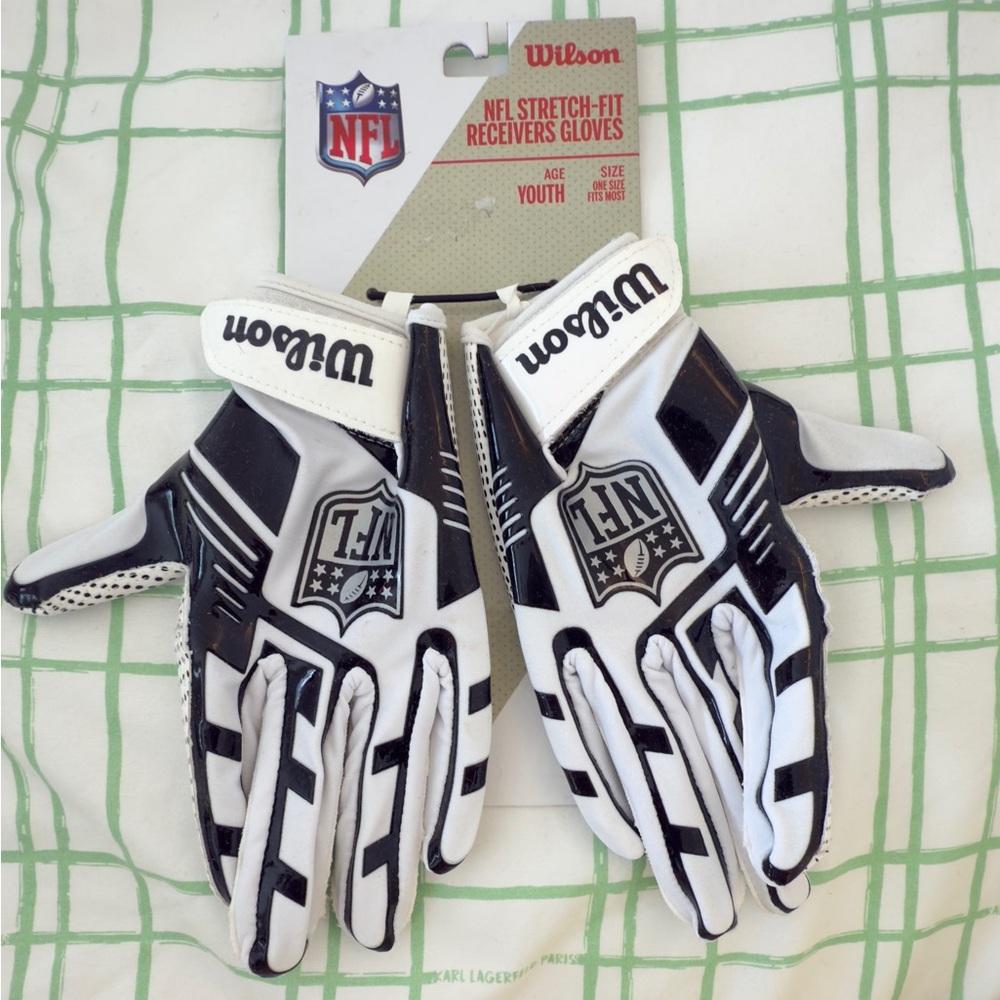 Wilson Youth Football Gloves - Black and White